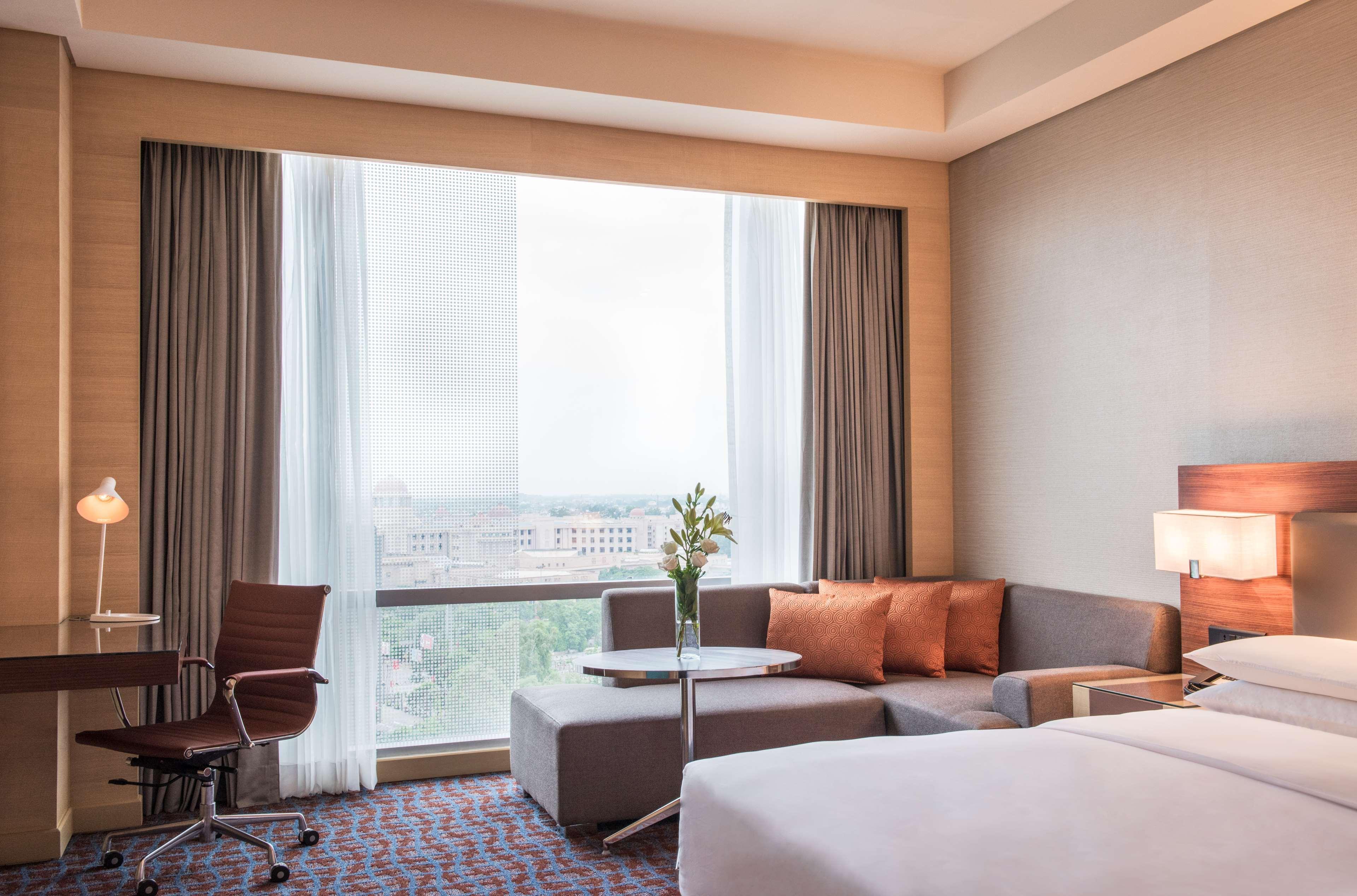 Hyatt Regency Lucknow Gomti Nagar Hotel Eksteriør billede Deluxe Room