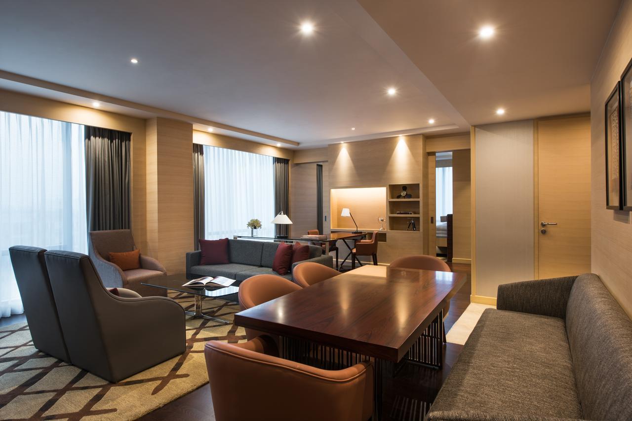 Hyatt Regency Lucknow Gomti Nagar Hotel Eksteriør billede A suite at the hotel